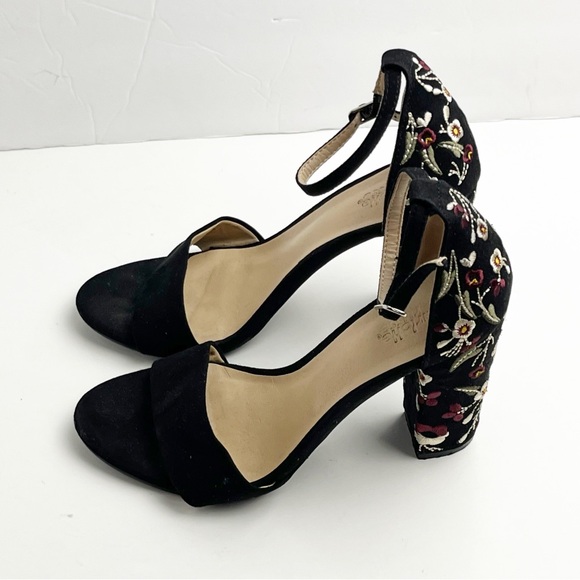 CHARLOTTE RUSSE Kaitlyn Black Embroidered Floral Ankle Strap Y2K Block Heels 7 - Picture 6 of 10